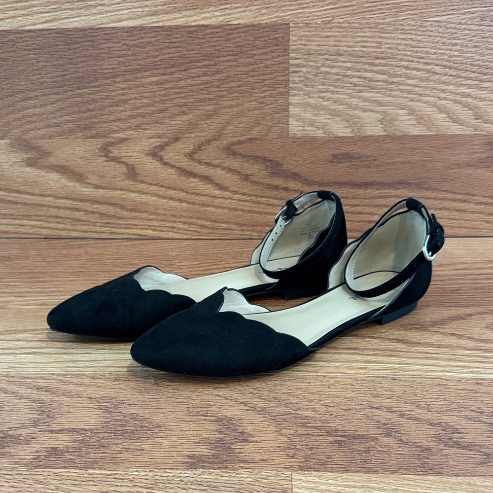 Indigo Rd Black Scalloped Ankle Strap Flats Ballet Style Shoes READ